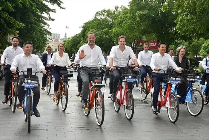 Cùng Lãnh Đạo Rotterdam – TP.HCM Đạp Xe Để Lan Tỏa Thông Điệp Sống Xanh